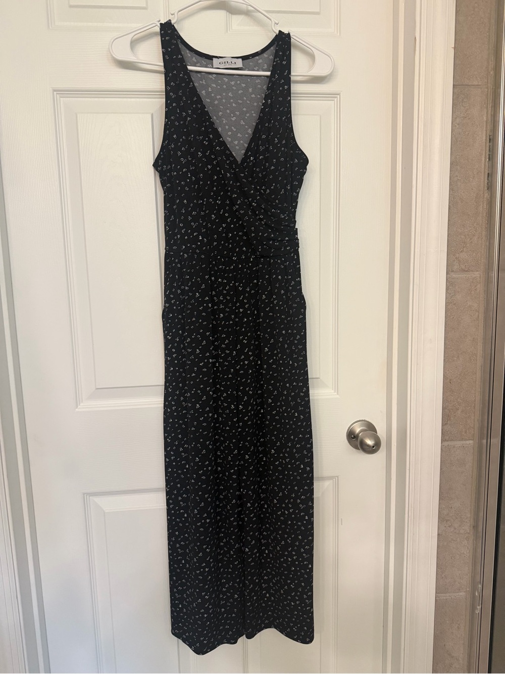 Gilli black and white jumper